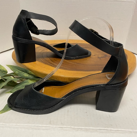 Via Mia Leather Ankle Strap Heeled Sandals - Picture 2 of 8